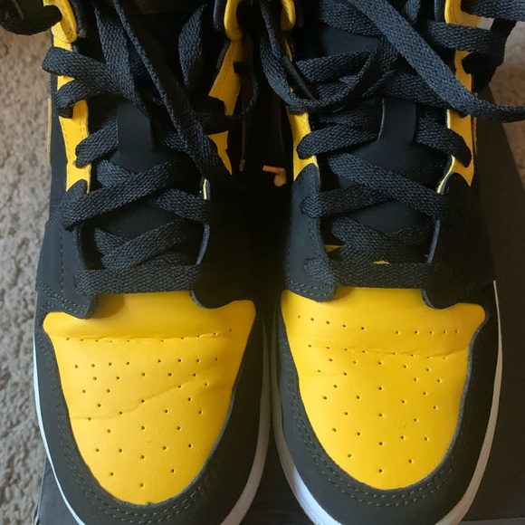 Air Jordan 1 BG - Picture 2 of 4